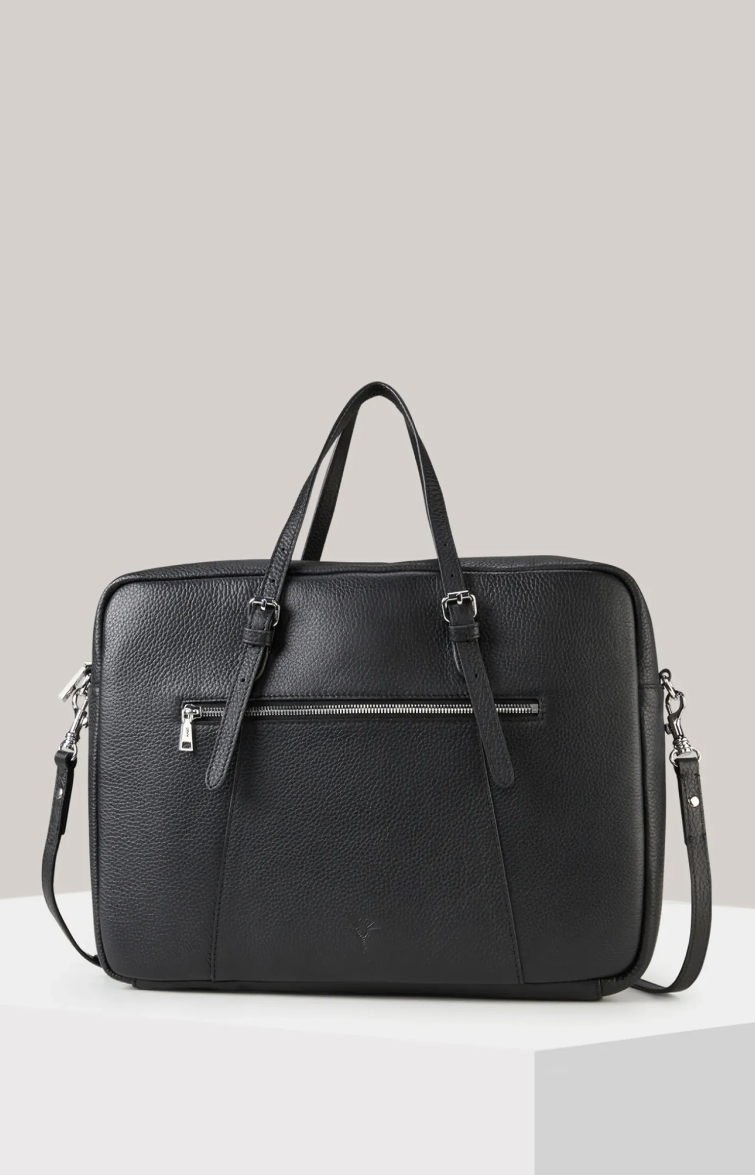 Business-Shopper Giada Hanni in Schwarz