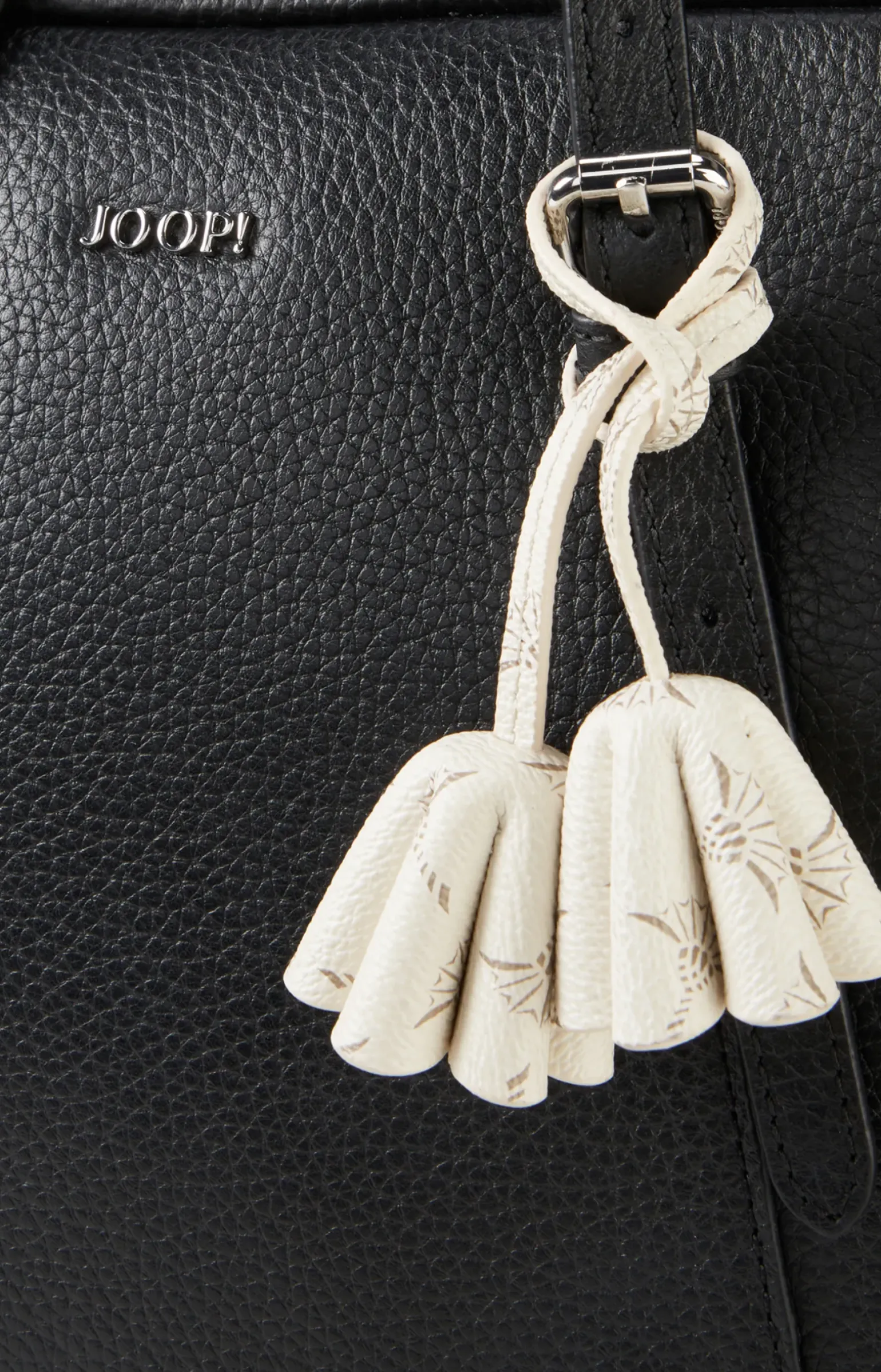 Business-Shopper Giada Hanni in Schwarz