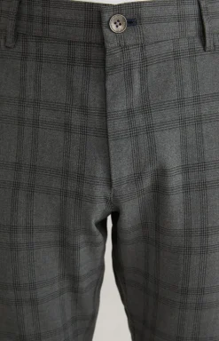 Chino Matthew in Grau kariert