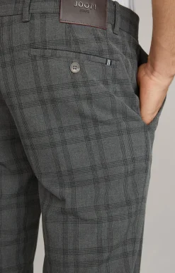 Chino Matthew in Grau kariert