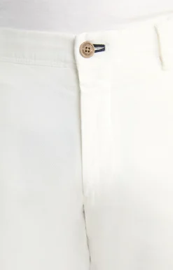 Chino Matthew in Offwhite