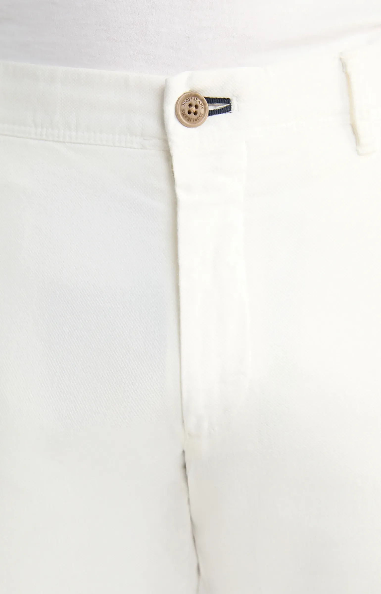 Chino Matthew in Offwhite