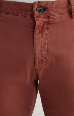 Chino Matthew in Rostrot