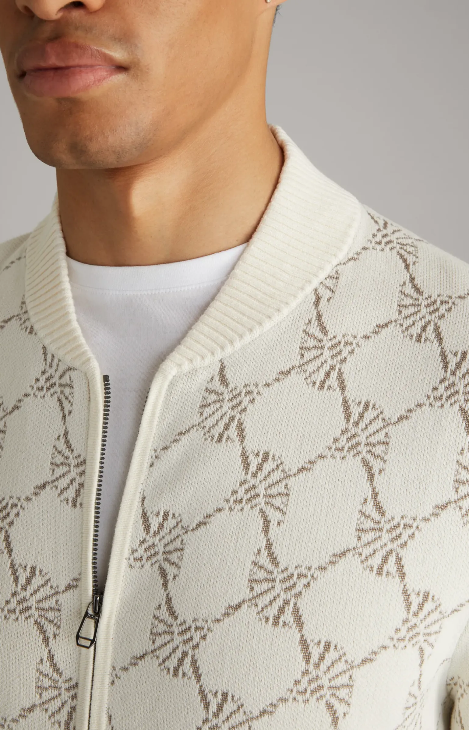 Cornflower-Strickjacke Raveno in Weiß gemustert