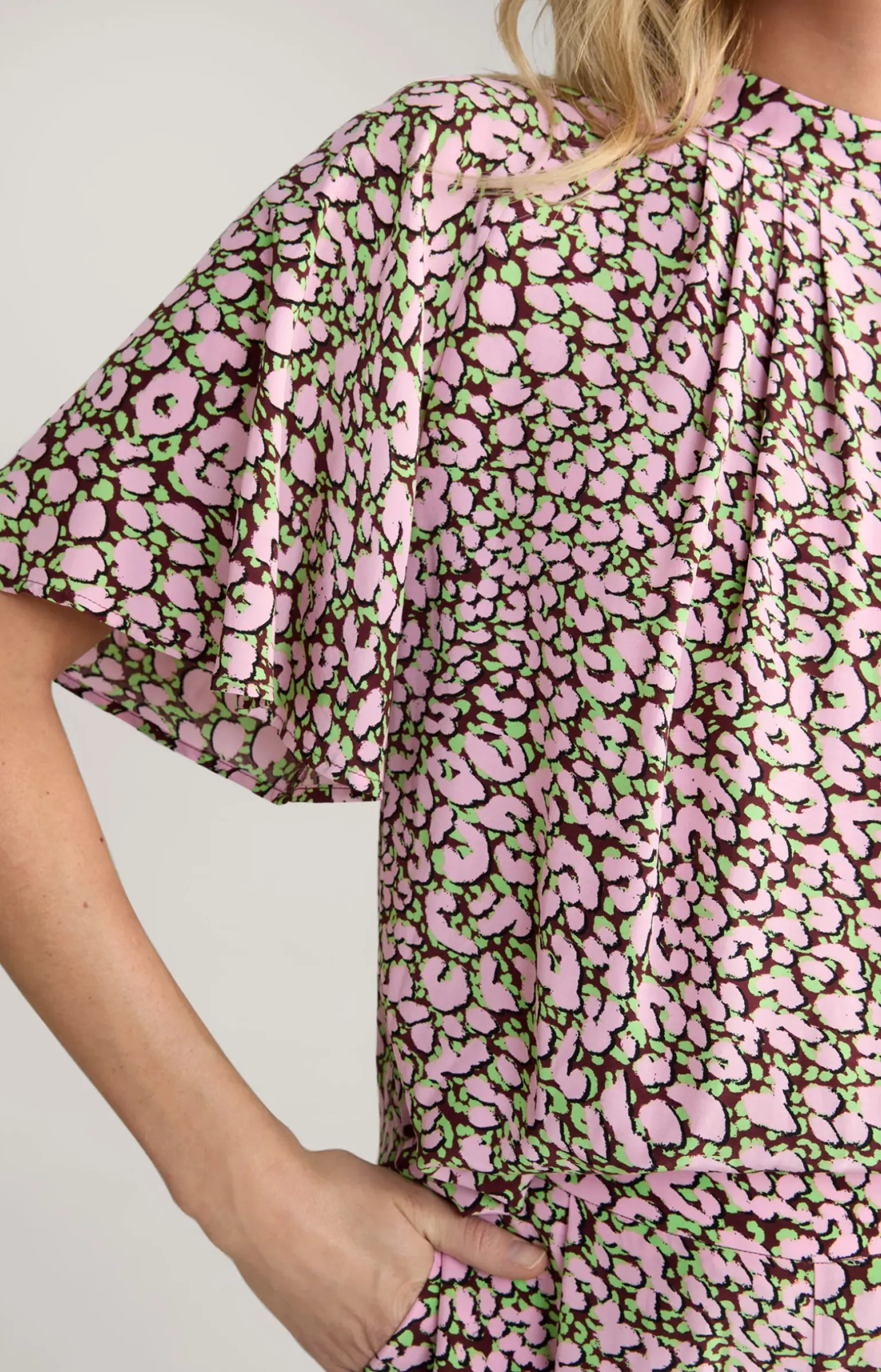 Crêpe-Bluse in Rot/Rosa/Grün