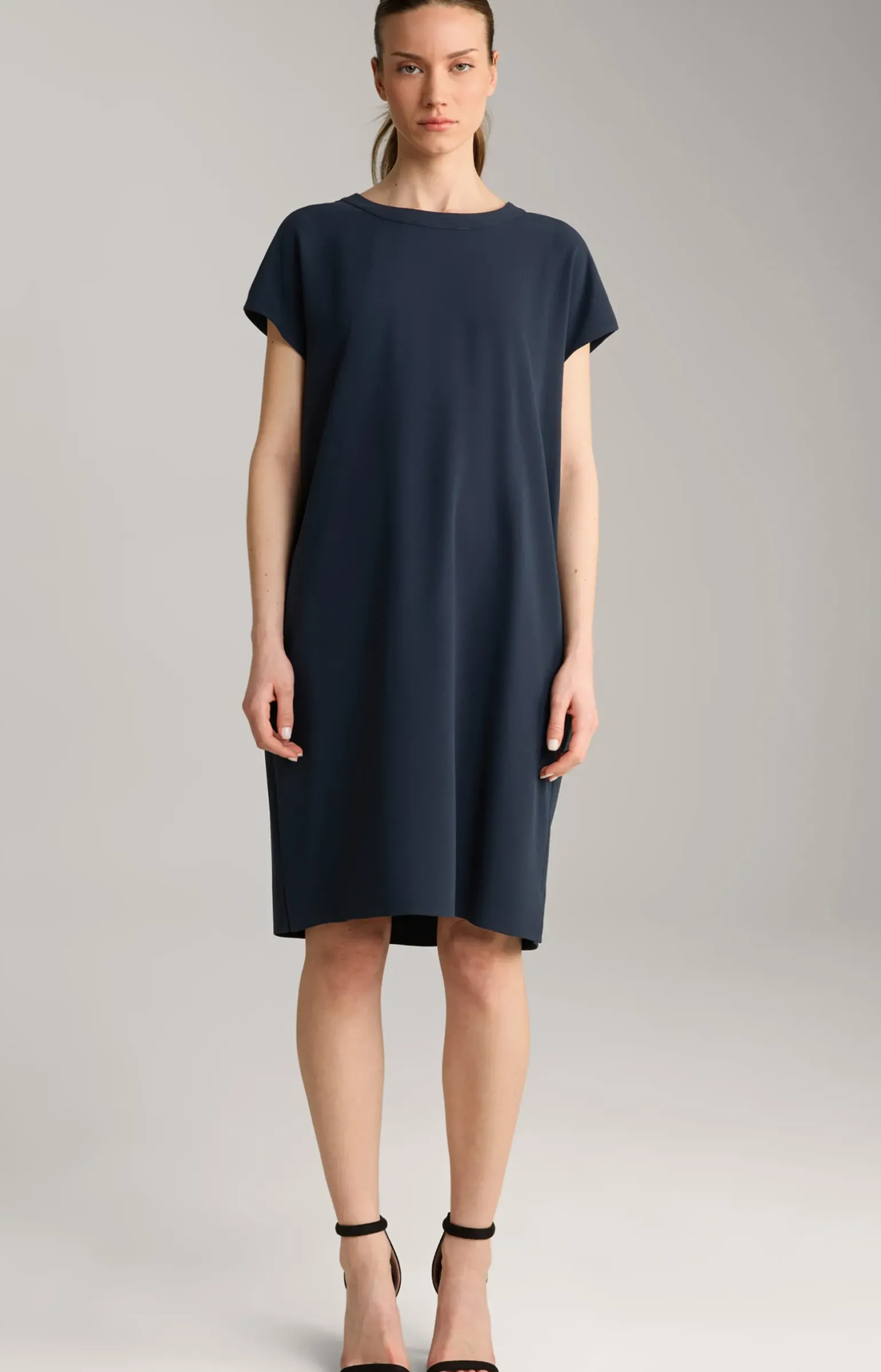Crêpe-Kleid in Navy