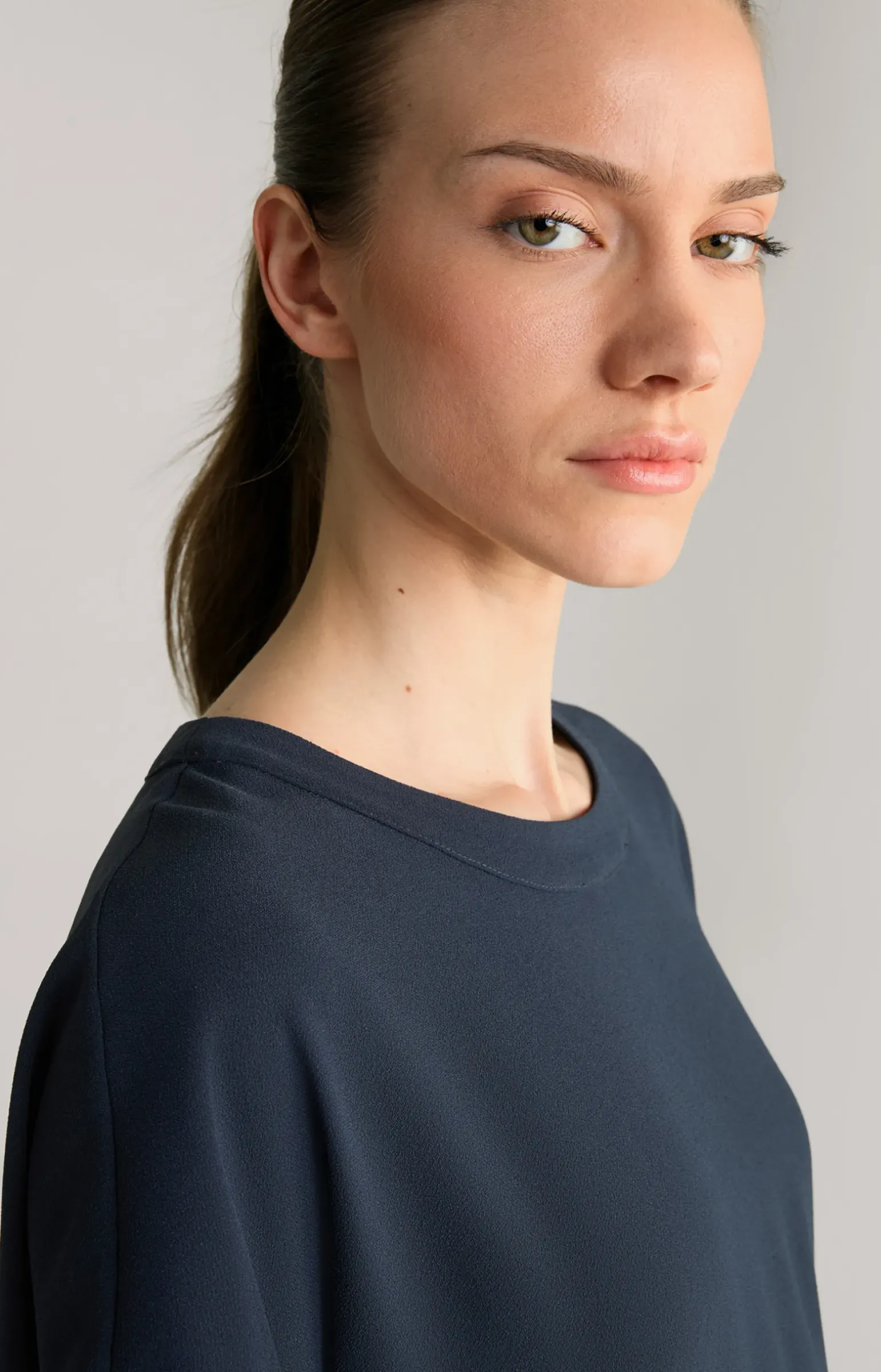 Crêpe-Kleid in Navy