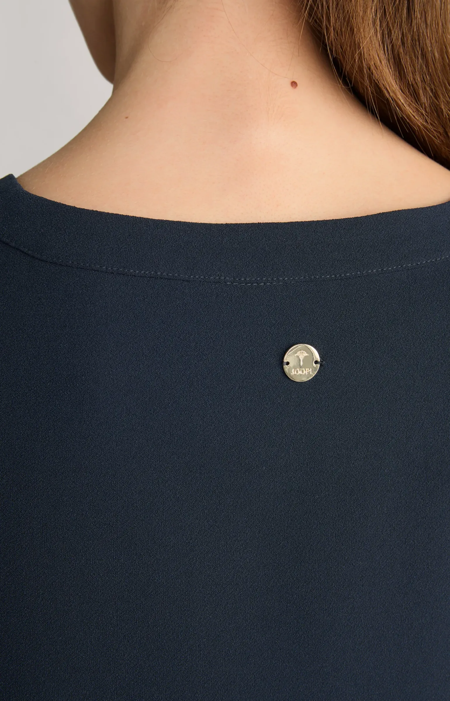 Crêpe-Kleid in Navy