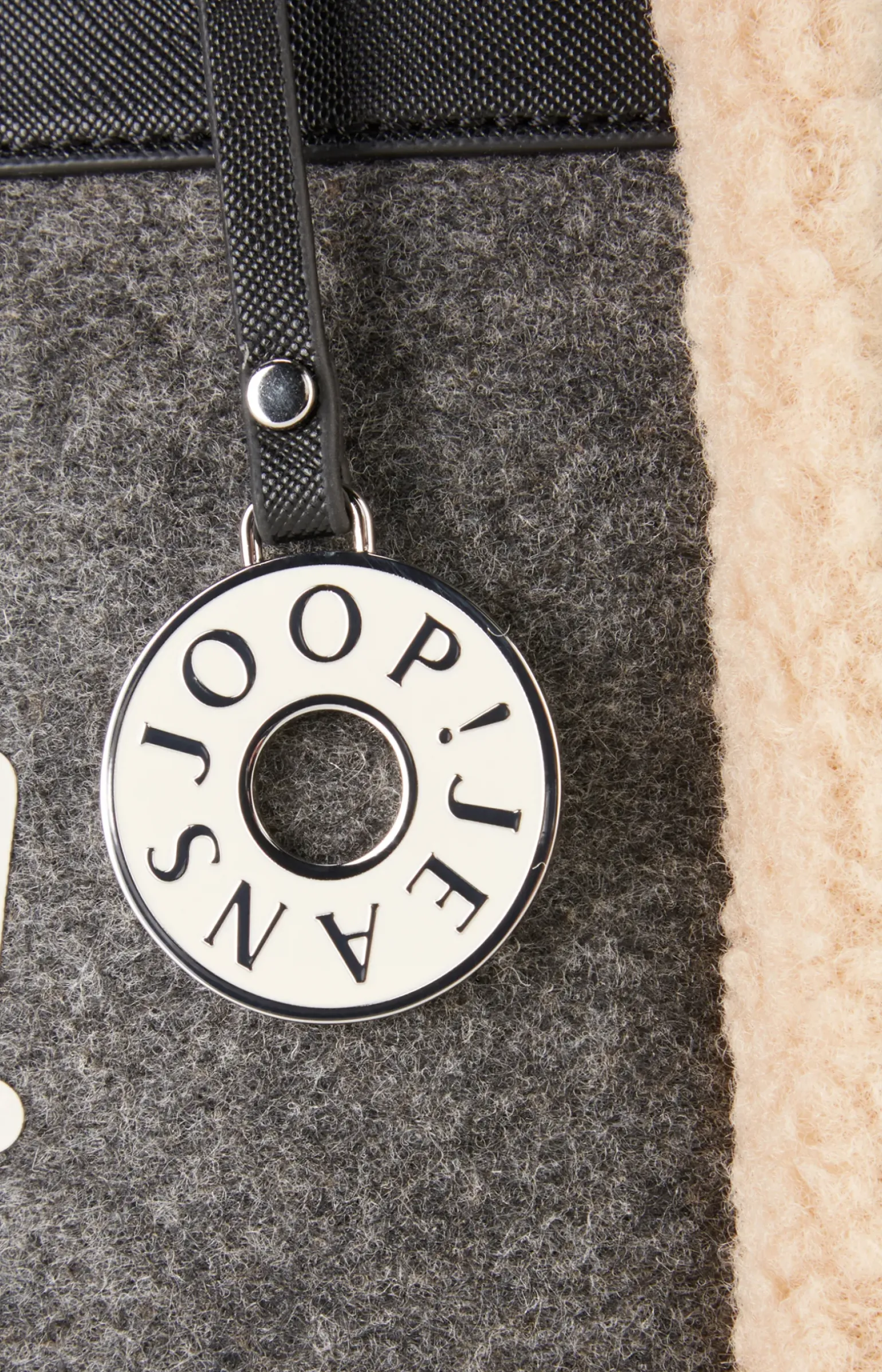 Handtasche Calduccio Yvette in Dunkelgrau