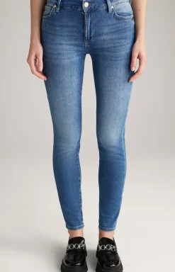 Jeans in Medium Blue Washed