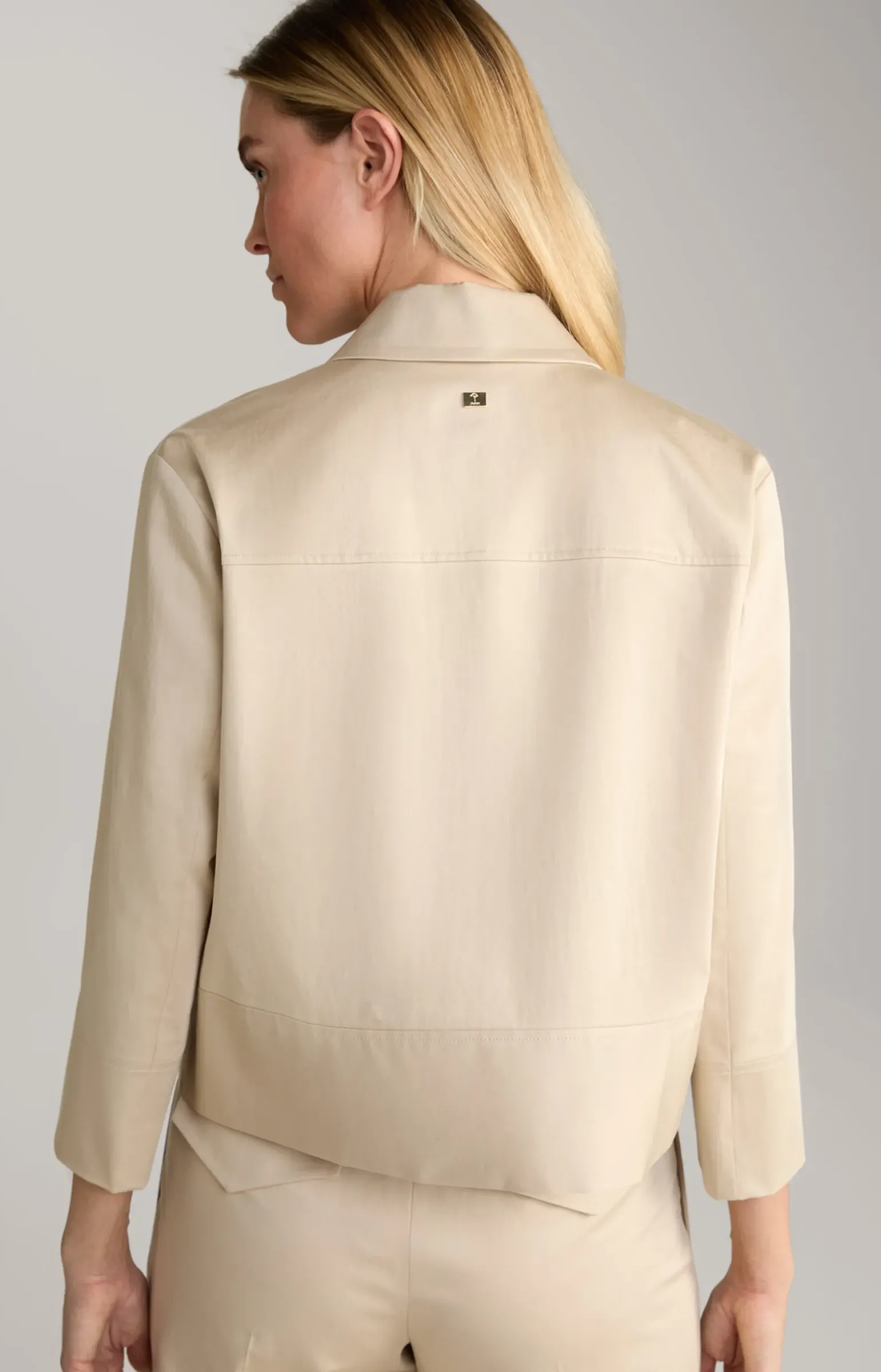 Kurz-Blazer in Beige