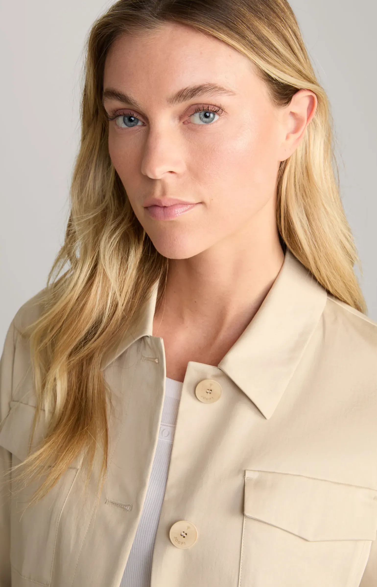 Kurz-Blazer in Beige