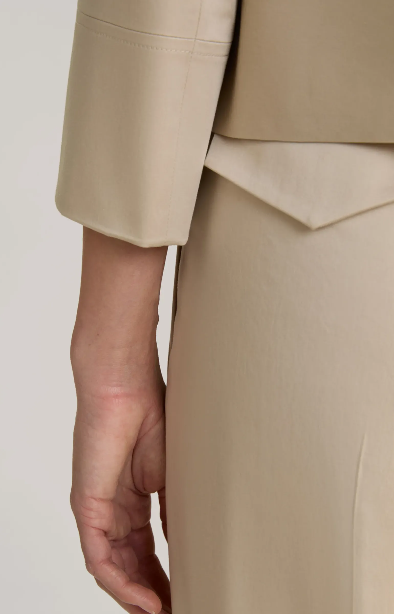 Kurz-Blazer in Beige