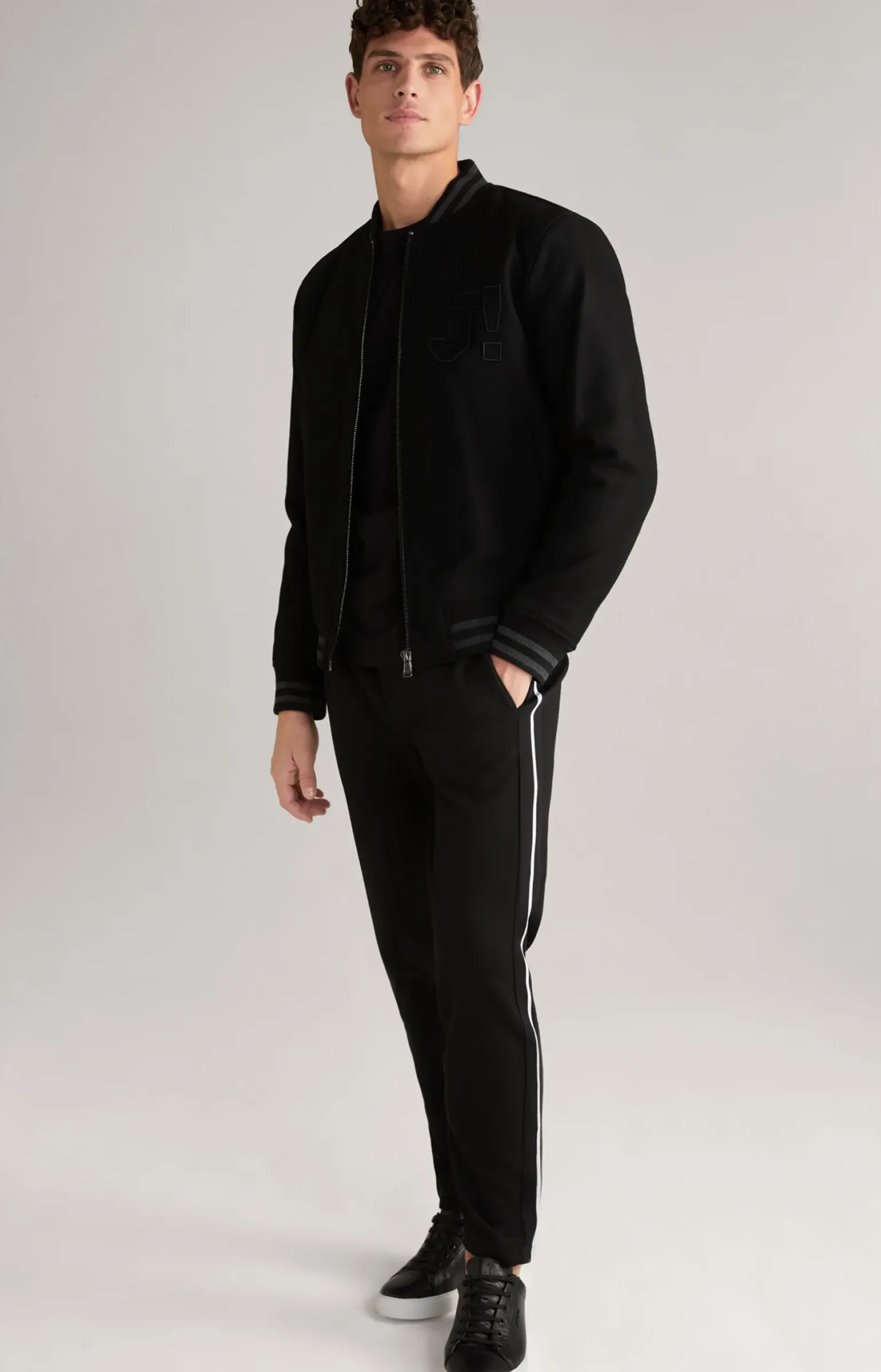 Longsleeve Alphis in Schwarz
