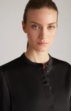 Satin-Bluse in Schwarz