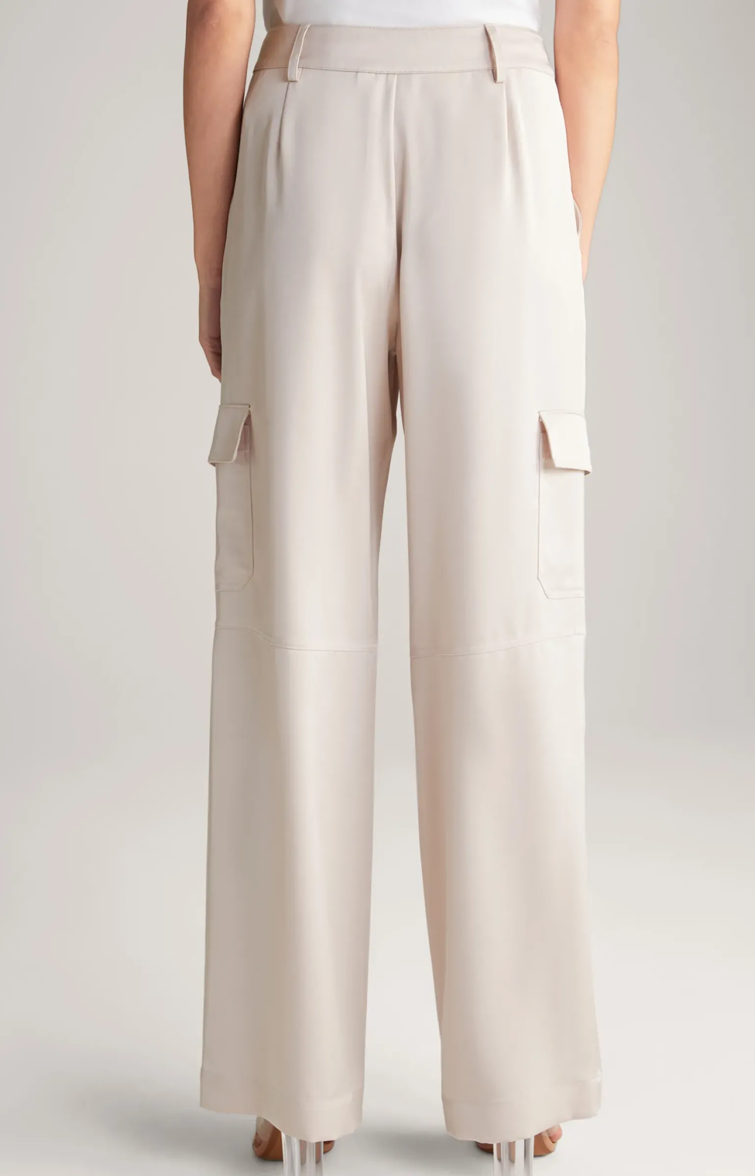 Satin-Cargohose in Nude
