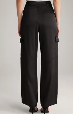 Satin-Cargohose in Schwarz