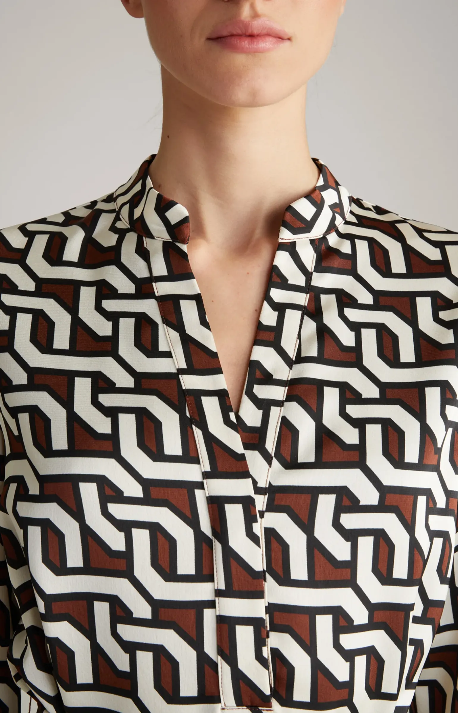 Satin-Kleid in Braun/Creme/Schwarz gemustert