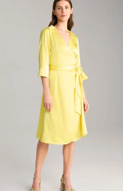 Satinkleid in Gelb