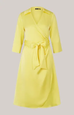 Satinkleid in Gelb