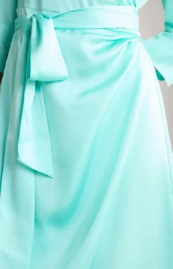 Satinkleid in Türkis