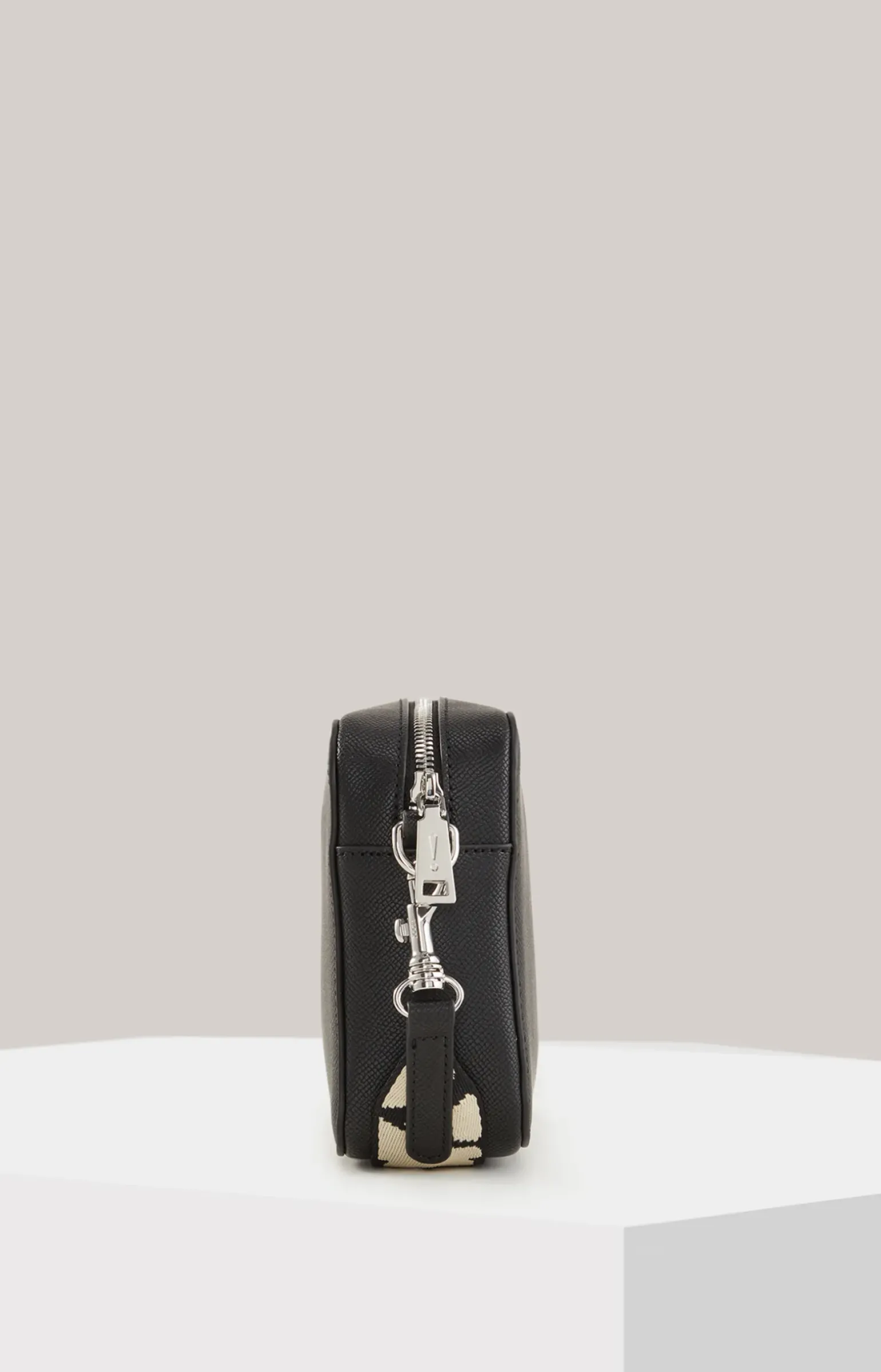 Schultertasche Giro Cloe in Schwarz