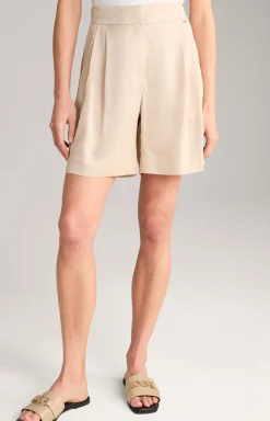 Shorts in Beige