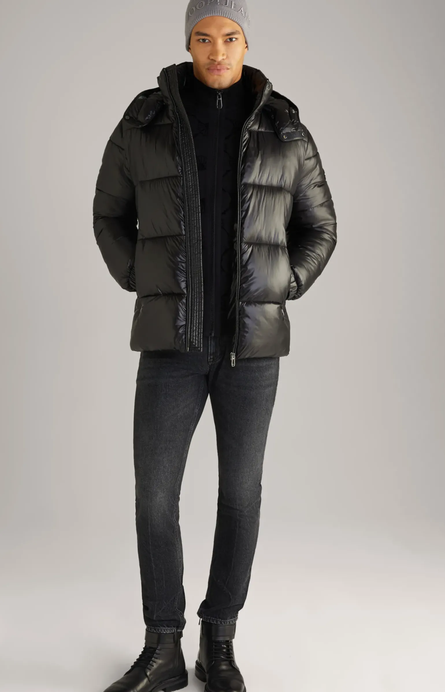 Steppjacke Ambro mit Kapuze in Schwarz