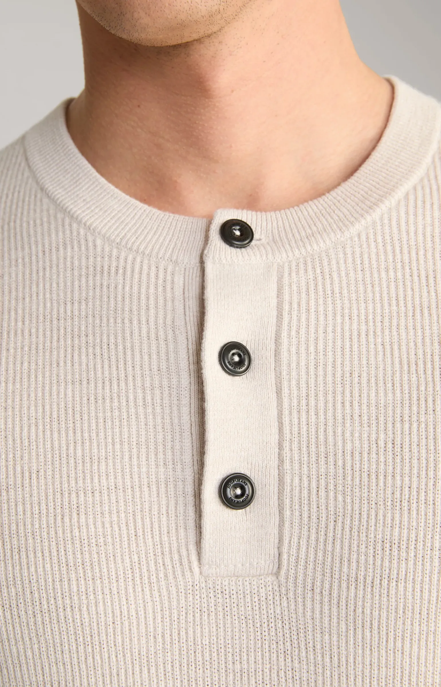 Strickpullover Henley in Hellbeige
