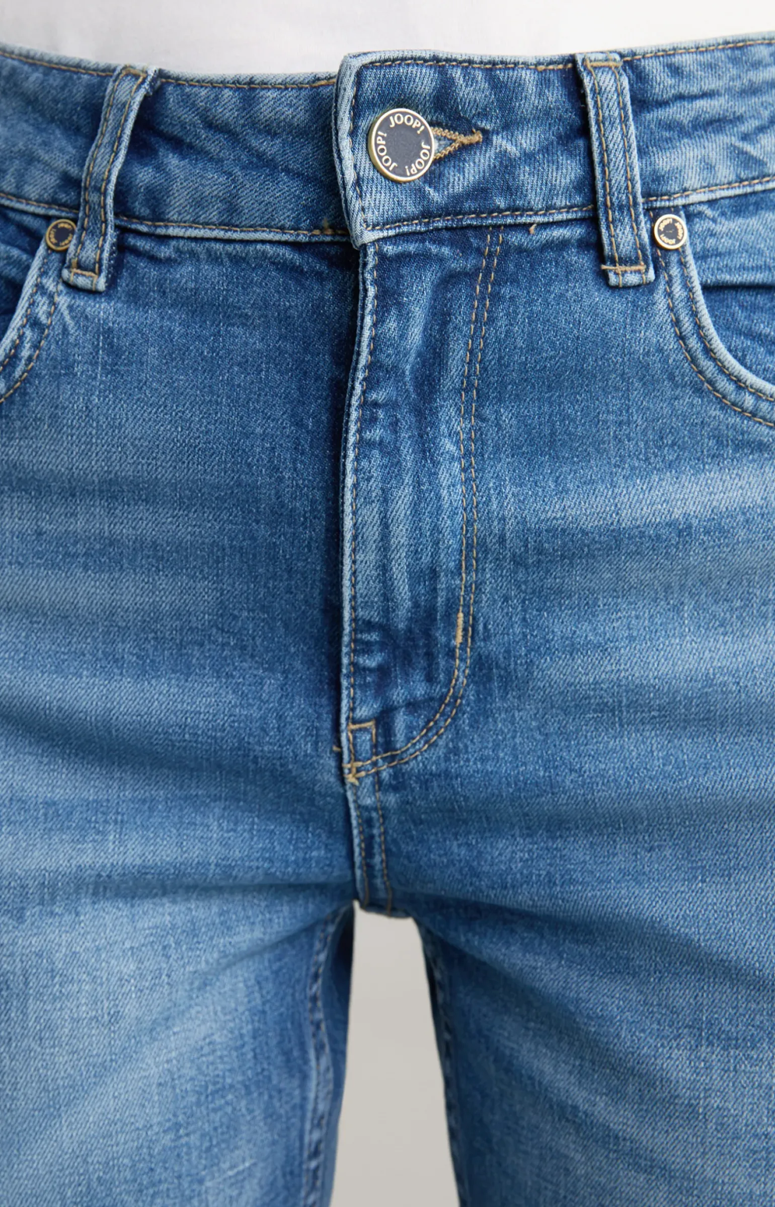 Tapered Jeans in Blue Washed