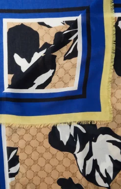 Tuch in Beige-Gelb-Blau gemustert