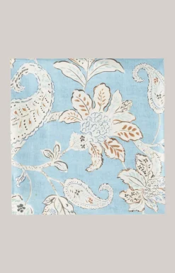 Tuch in Hellblau gemustert