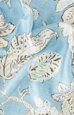 Tuch in Hellblau gemustert